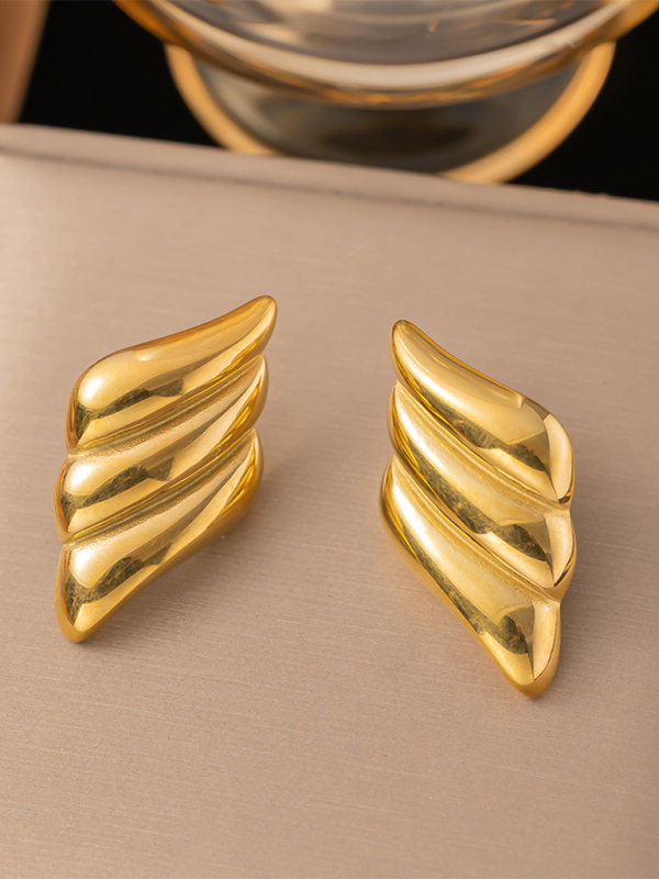 Women’s earrings retro simple gold angel wings design earrings - Golden / FREESIZE