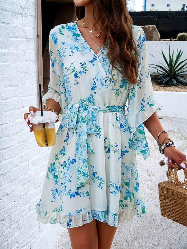 Elegant printed strappy dress with floral print for a sophisticated look